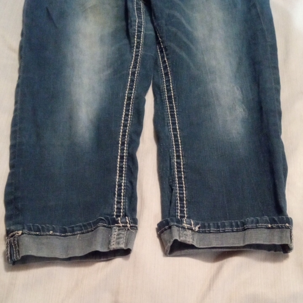 Size 7 Almost Famous Blue Cropped Capri Jeans - Picture 6 of 9